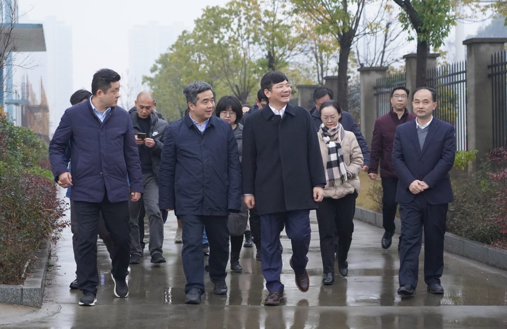 Mr. Wang Wei'an, member of the Standing Committee of the Zhuzhou Municipal Committee and the executive vice mayor of the Zhuzhou Municipal Government, visited Zhuzhou Keneng to investigate and guide the listing work